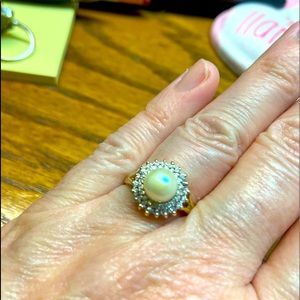 Diamond and genuine pearl ring.